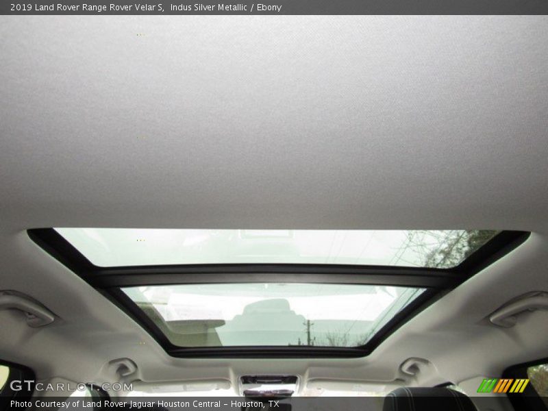 Indus Silver Metallic / Ebony 2019 Land Rover Range Rover Velar S