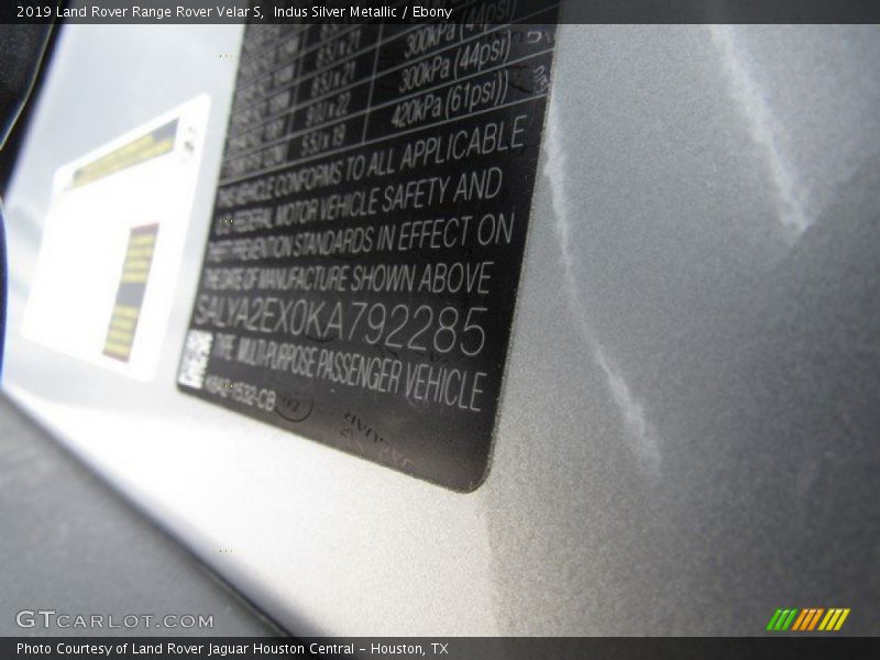 Indus Silver Metallic / Ebony 2019 Land Rover Range Rover Velar S