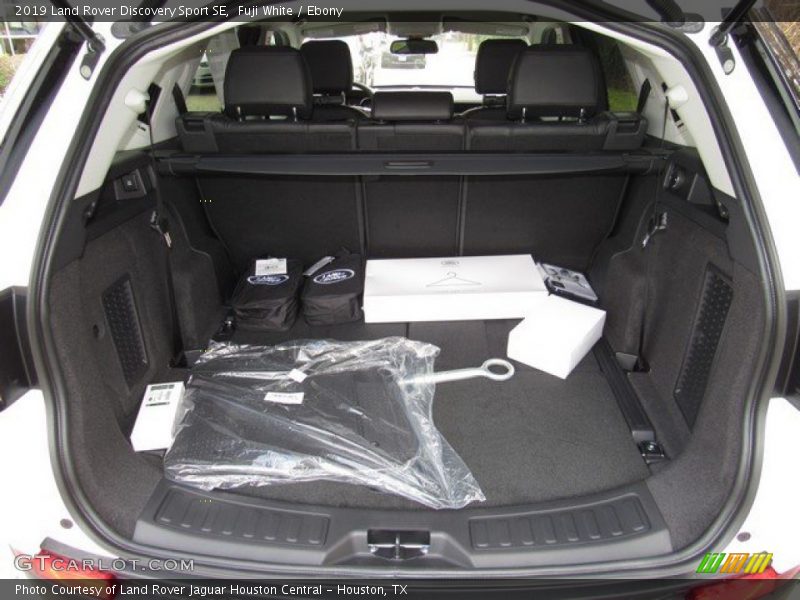 Fuji White / Ebony 2019 Land Rover Discovery Sport SE