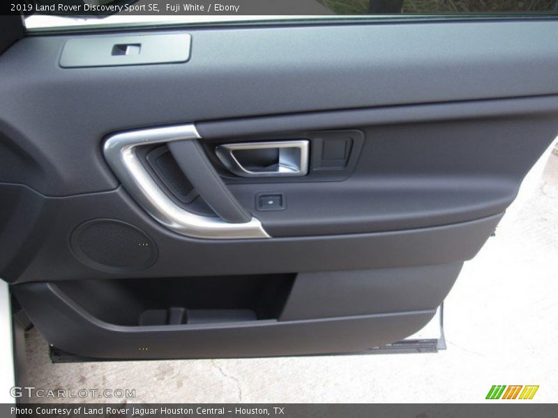 Fuji White / Ebony 2019 Land Rover Discovery Sport SE