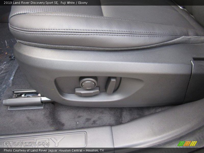 Fuji White / Ebony 2019 Land Rover Discovery Sport SE