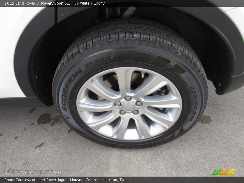 Fuji White / Ebony 2019 Land Rover Discovery Sport SE