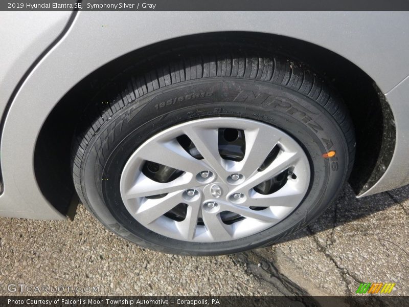 Symphony Silver / Gray 2019 Hyundai Elantra SE
