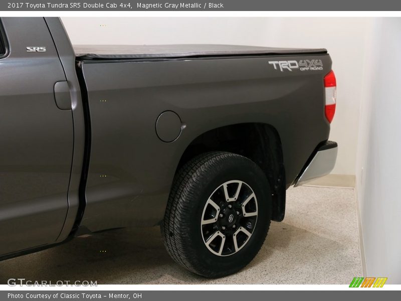 Magnetic Gray Metallic / Black 2017 Toyota Tundra SR5 Double Cab 4x4