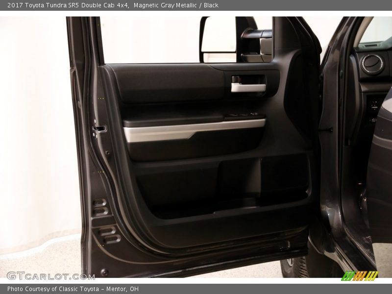 Magnetic Gray Metallic / Black 2017 Toyota Tundra SR5 Double Cab 4x4