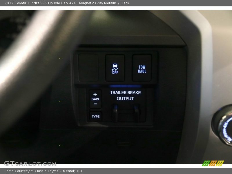 Magnetic Gray Metallic / Black 2017 Toyota Tundra SR5 Double Cab 4x4