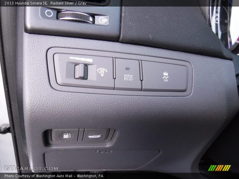 Radiant Silver / Gray 2013 Hyundai Sonata SE