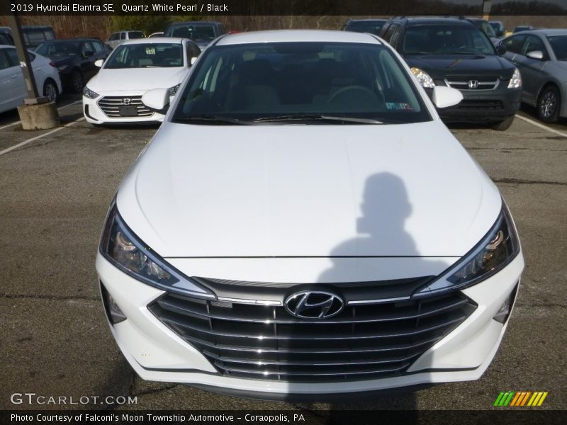 Quartz White Pearl / Black 2019 Hyundai Elantra SE