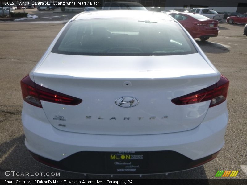 Quartz White Pearl / Black 2019 Hyundai Elantra SE