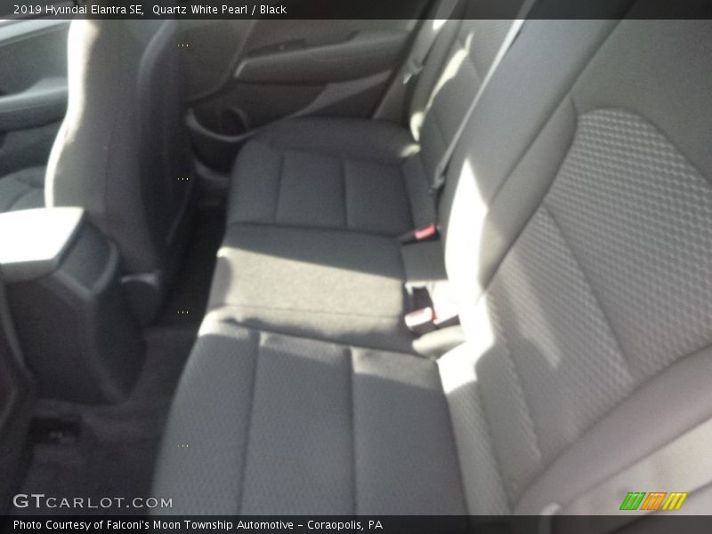 Quartz White Pearl / Black 2019 Hyundai Elantra SE