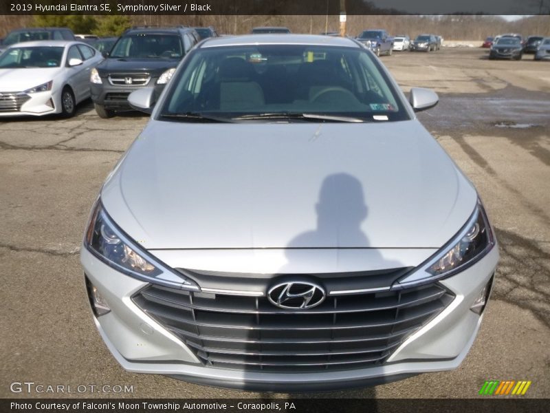 Symphony Silver / Black 2019 Hyundai Elantra SE