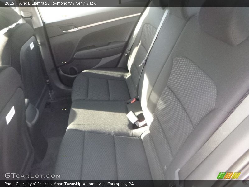 Symphony Silver / Black 2019 Hyundai Elantra SE