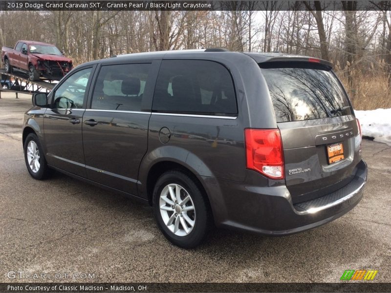 Granite Pearl / Black/Light Graystone 2019 Dodge Grand Caravan SXT