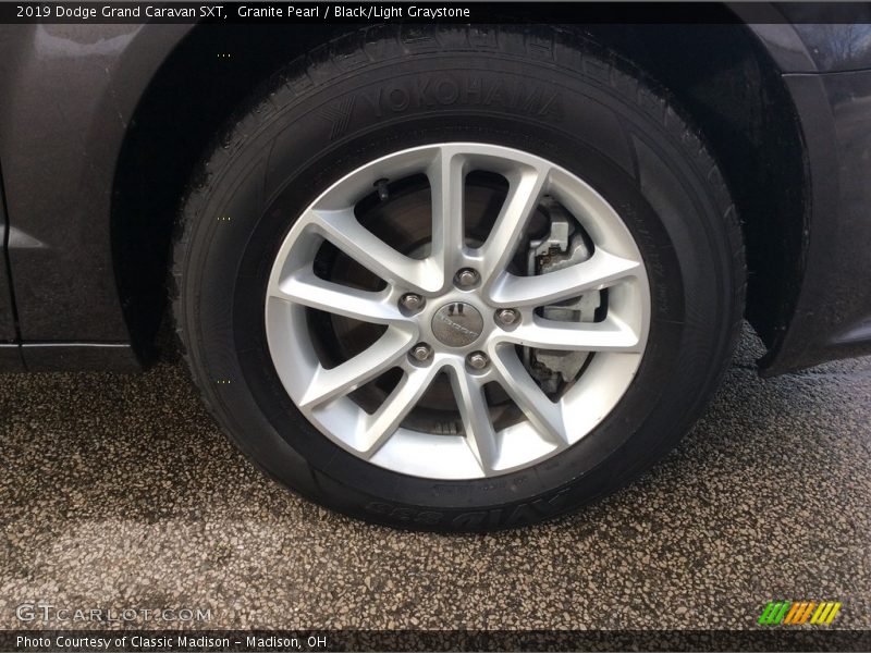 Granite Pearl / Black/Light Graystone 2019 Dodge Grand Caravan SXT