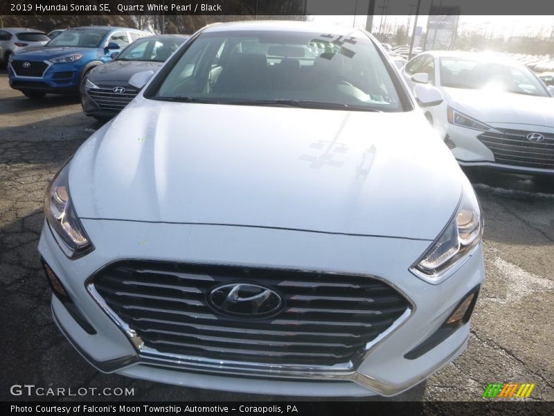 Quartz White Pearl / Black 2019 Hyundai Sonata SE