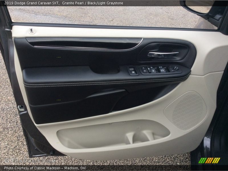 Granite Pearl / Black/Light Graystone 2019 Dodge Grand Caravan SXT