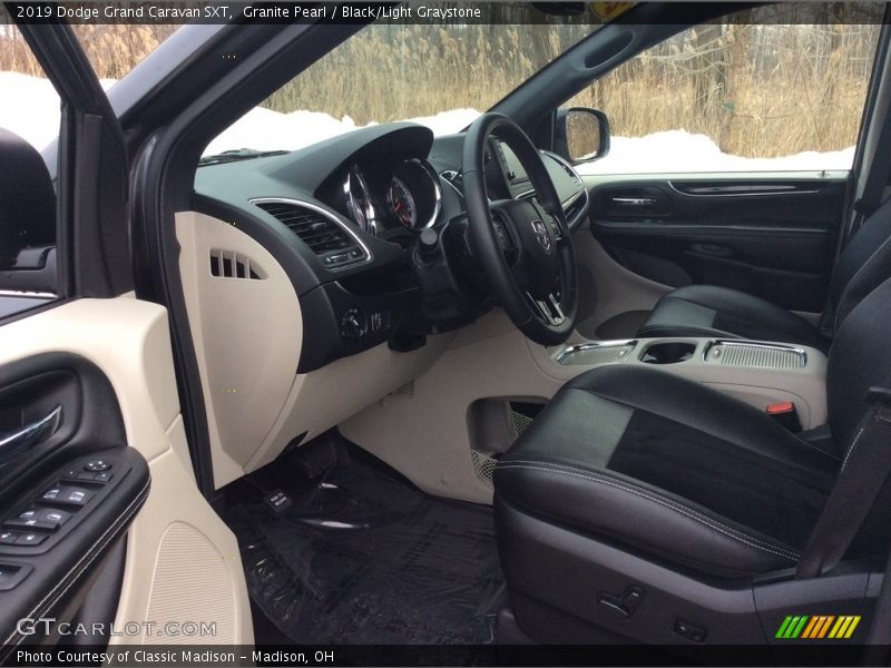 Granite Pearl / Black/Light Graystone 2019 Dodge Grand Caravan SXT