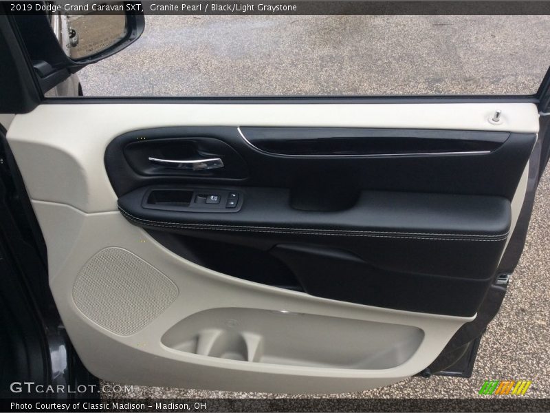 Granite Pearl / Black/Light Graystone 2019 Dodge Grand Caravan SXT