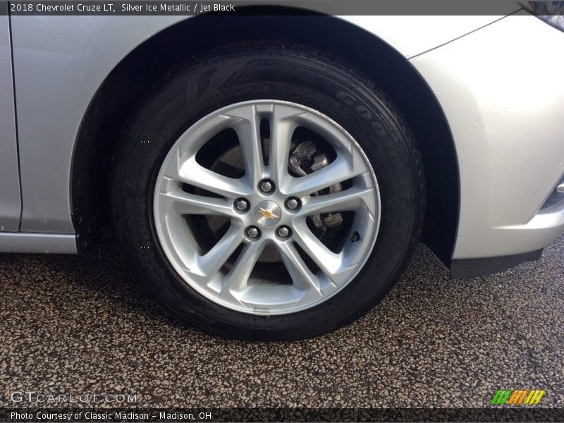 Silver Ice Metallic / Jet Black 2018 Chevrolet Cruze LT