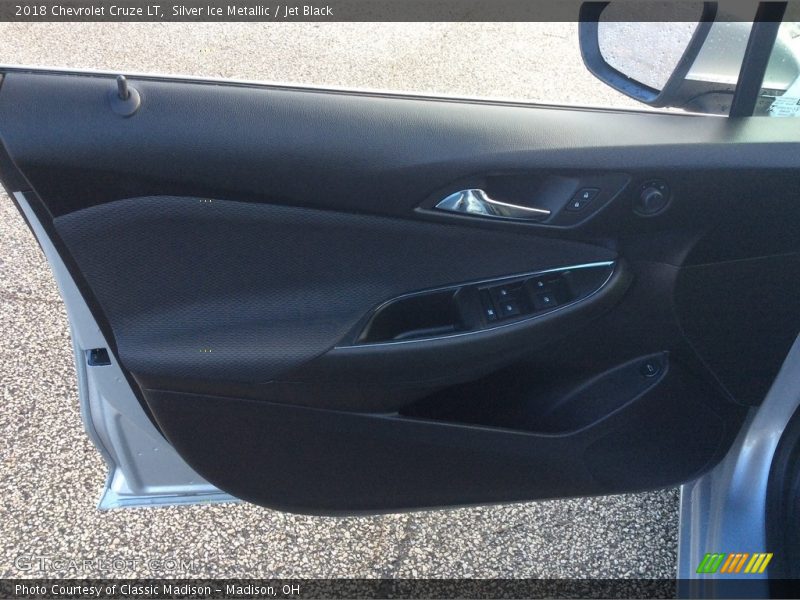 Silver Ice Metallic / Jet Black 2018 Chevrolet Cruze LT