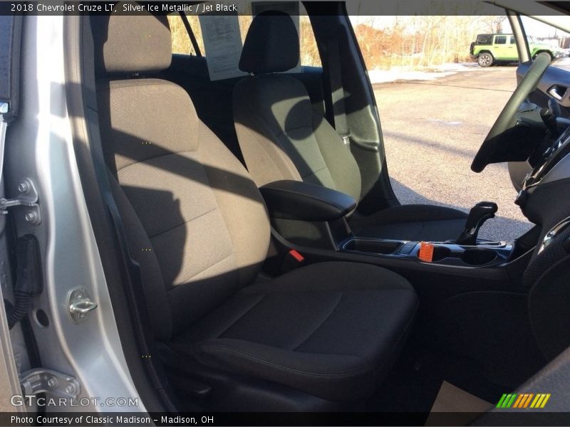 Silver Ice Metallic / Jet Black 2018 Chevrolet Cruze LT