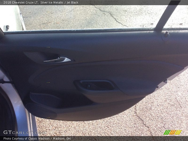 Silver Ice Metallic / Jet Black 2018 Chevrolet Cruze LT