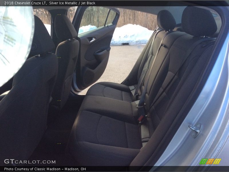 Silver Ice Metallic / Jet Black 2018 Chevrolet Cruze LT
