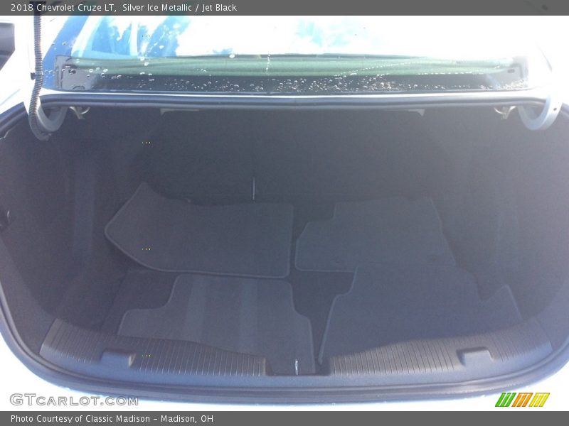 Silver Ice Metallic / Jet Black 2018 Chevrolet Cruze LT