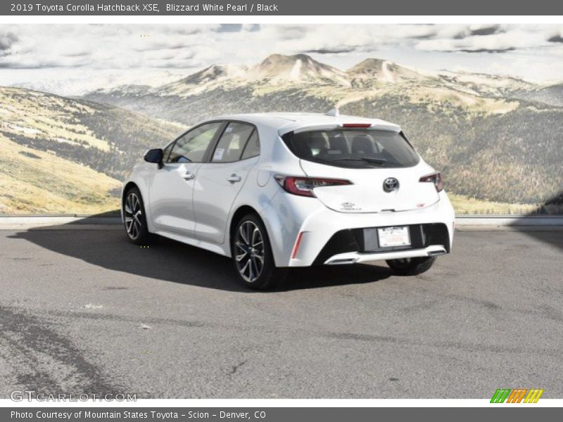 Blizzard White Pearl / Black 2019 Toyota Corolla Hatchback XSE