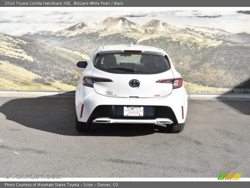 Blizzard White Pearl / Black 2019 Toyota Corolla Hatchback XSE