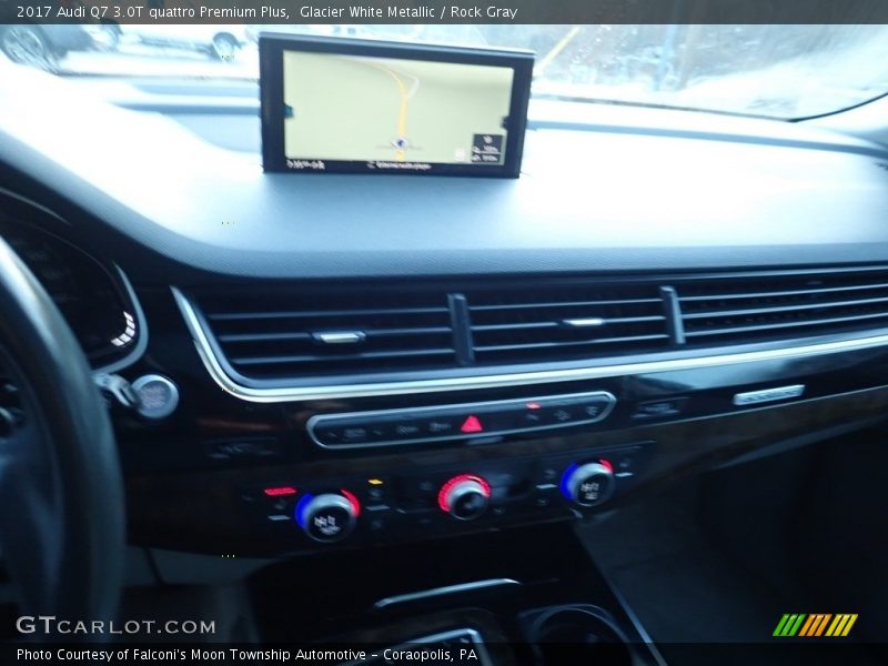 Glacier White Metallic / Rock Gray 2017 Audi Q7 3.0T quattro Premium Plus
