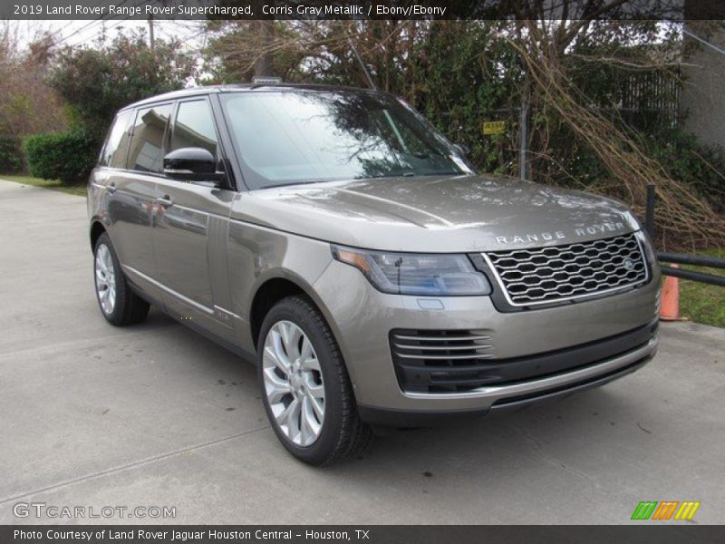 Front 3/4 View of 2019 Range Rover Supercharged