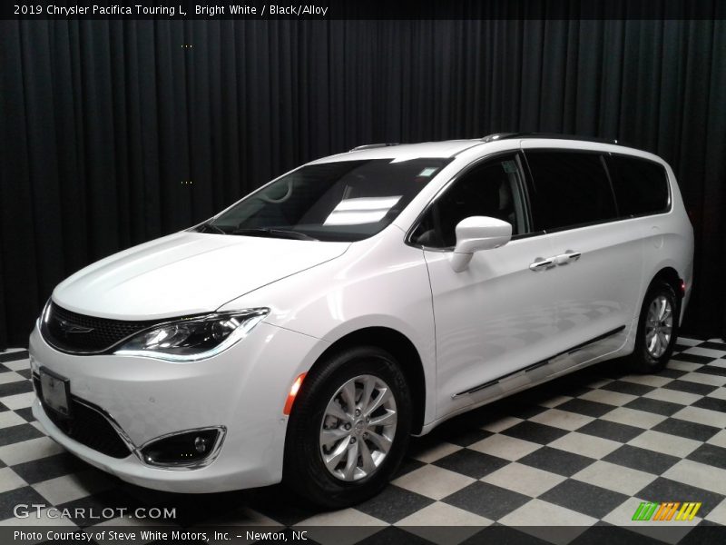 Bright White / Black/Alloy 2019 Chrysler Pacifica Touring L
