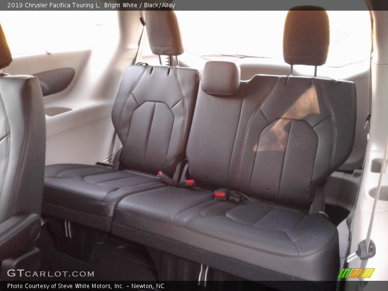 Bright White / Black/Alloy 2019 Chrysler Pacifica Touring L