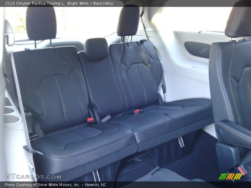 Bright White / Black/Alloy 2019 Chrysler Pacifica Touring L