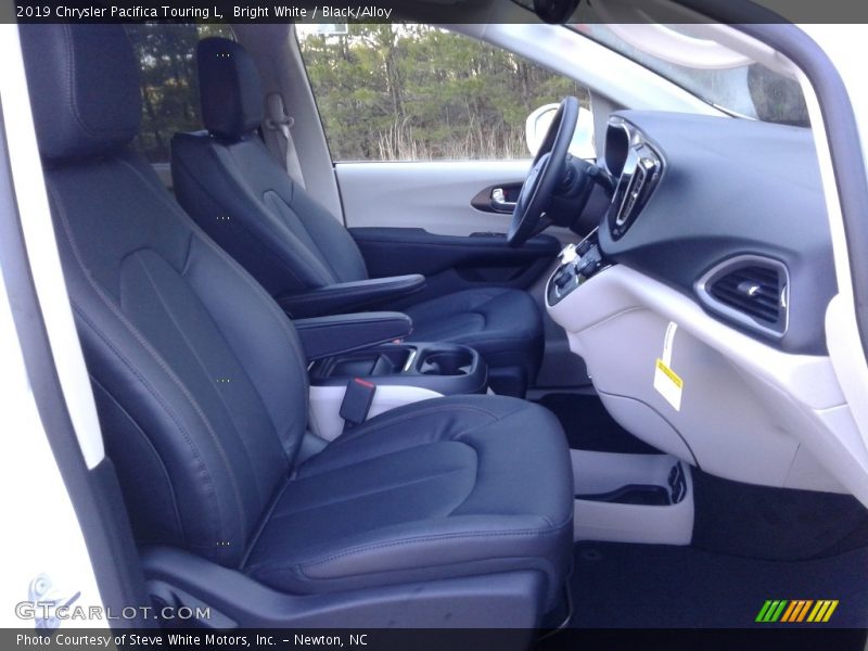 Bright White / Black/Alloy 2019 Chrysler Pacifica Touring L