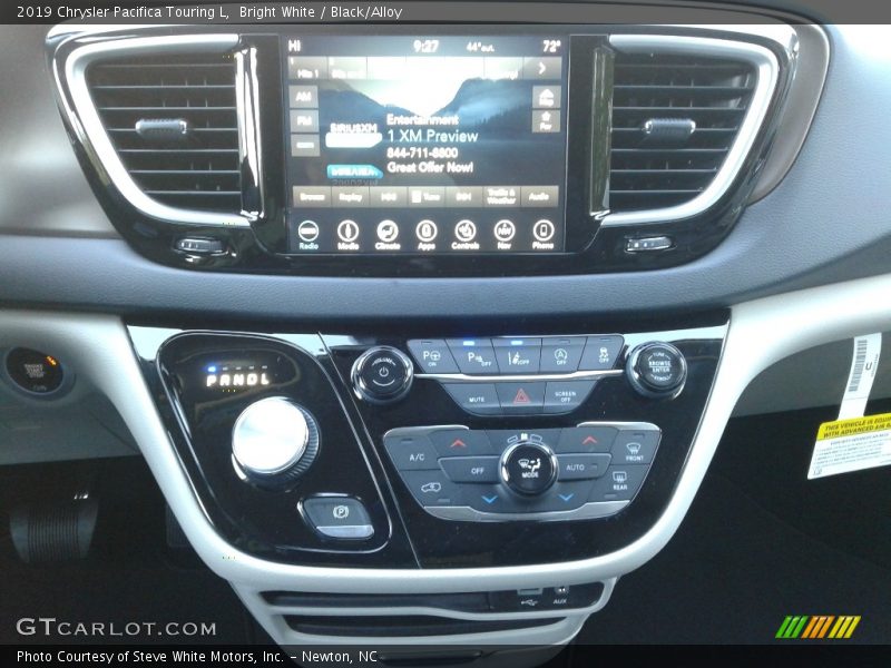 Bright White / Black/Alloy 2019 Chrysler Pacifica Touring L