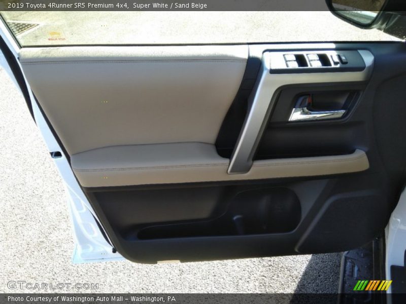Super White / Sand Beige 2019 Toyota 4Runner SR5 Premium 4x4