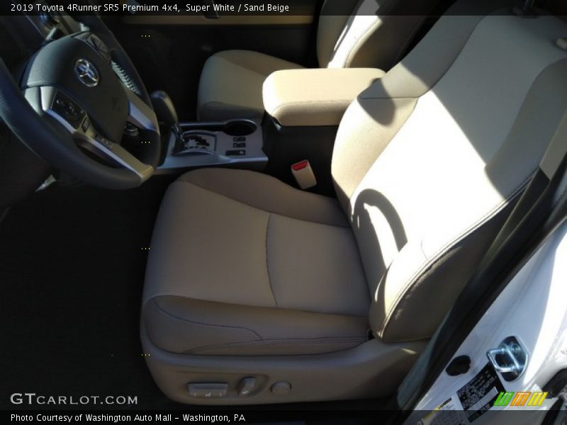 Super White / Sand Beige 2019 Toyota 4Runner SR5 Premium 4x4