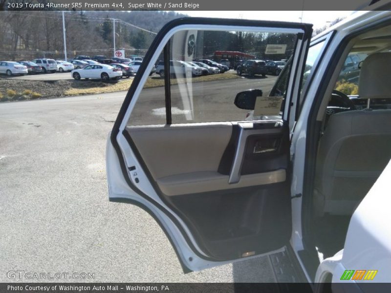 Super White / Sand Beige 2019 Toyota 4Runner SR5 Premium 4x4