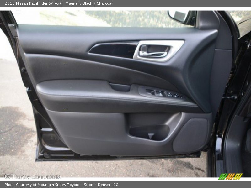 Magnetic Black / Charcoal 2018 Nissan Pathfinder SV 4x4