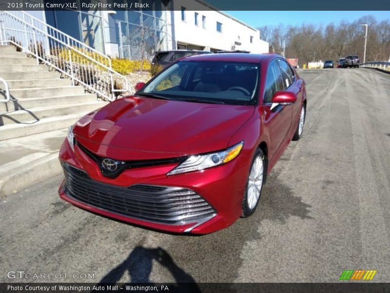 Ruby Flare Pearl / Black 2019 Toyota Camry XLE