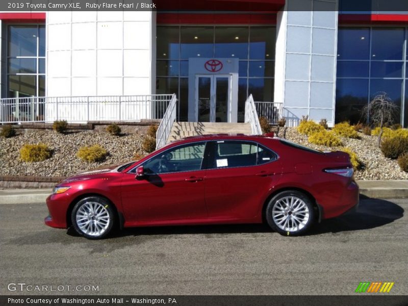 Ruby Flare Pearl / Black 2019 Toyota Camry XLE