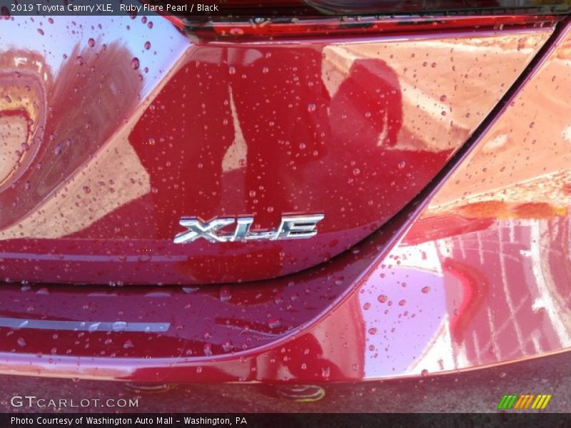 Ruby Flare Pearl / Black 2019 Toyota Camry XLE