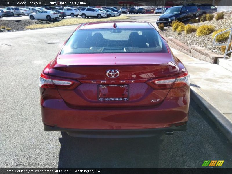 Ruby Flare Pearl / Black 2019 Toyota Camry XLE