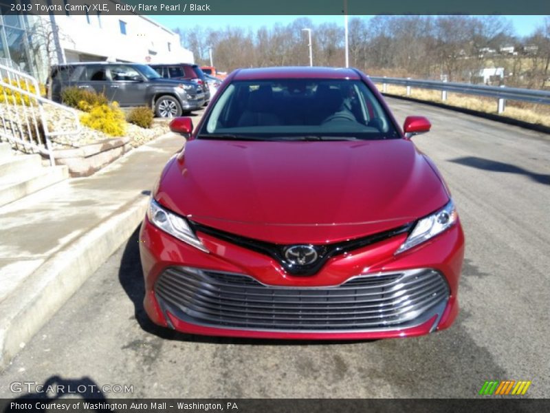 Ruby Flare Pearl / Black 2019 Toyota Camry XLE