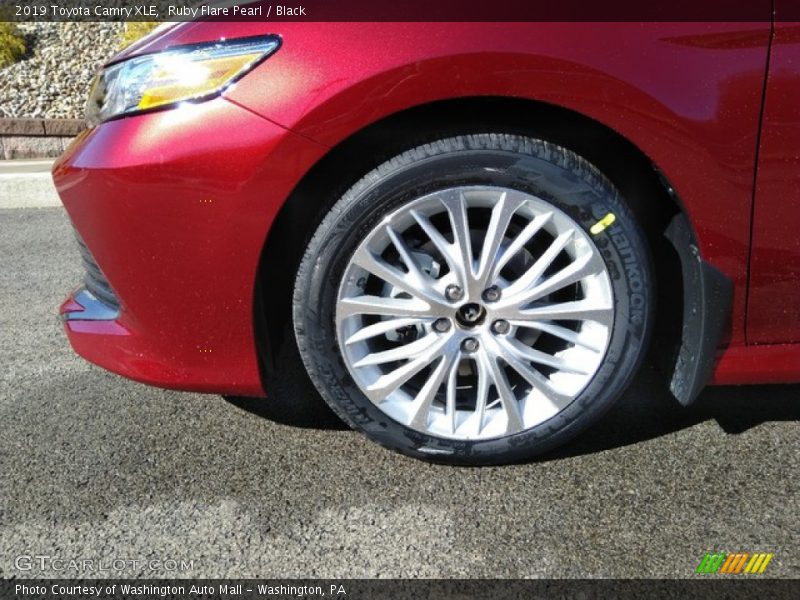 Ruby Flare Pearl / Black 2019 Toyota Camry XLE