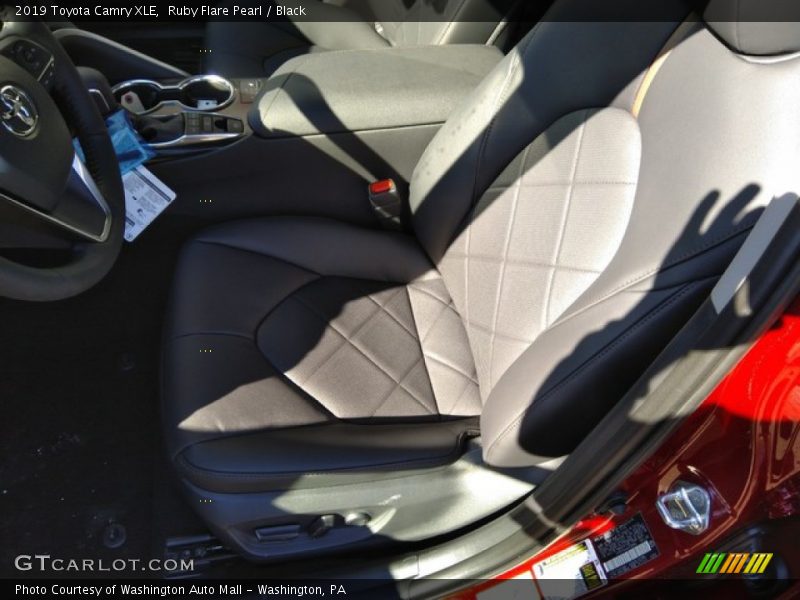 Ruby Flare Pearl / Black 2019 Toyota Camry XLE