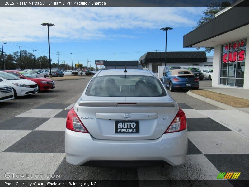Brilliant Silver Metallic / Charcoal 2019 Nissan Versa SV
