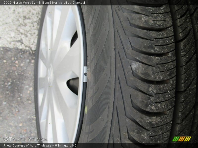 Brilliant Silver Metallic / Charcoal 2019 Nissan Versa SV